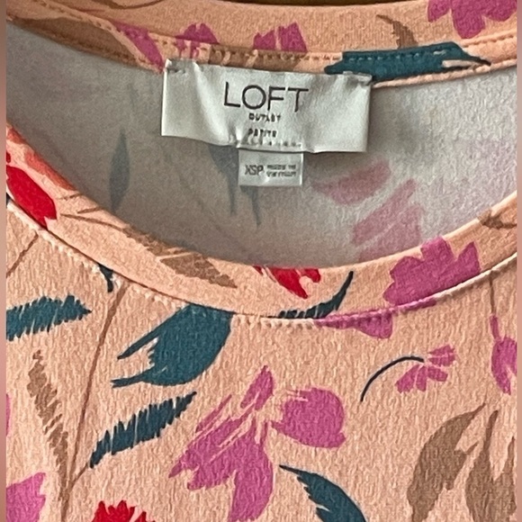 LOFT PETITE SWING DRESS SIZE XSP PEACH PINK FLORAL SLEEVELESS - Picture 5 of 10